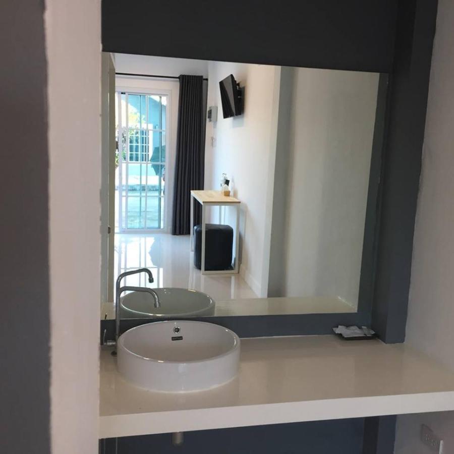 Hotel Bhive Nakhon Phanom Esterno foto