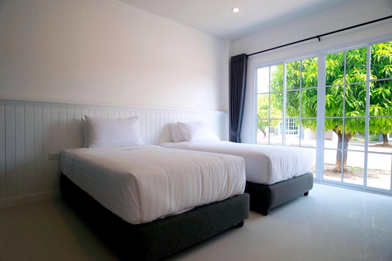 Hotel Bhive Nakhon Phanom Esterno foto